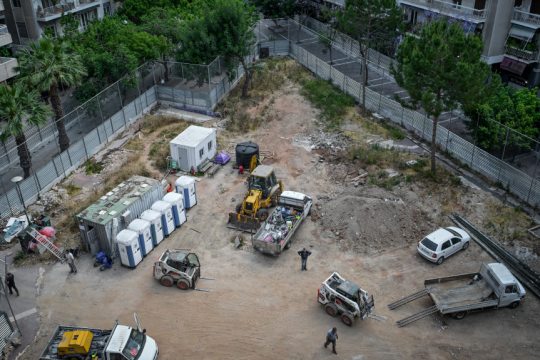«Όχι Μετρό στην πλ. Εξαρχείων»: Νέα δικαστική δικαίωση για τις λαμαρίνες της Θεμιστοκλέους